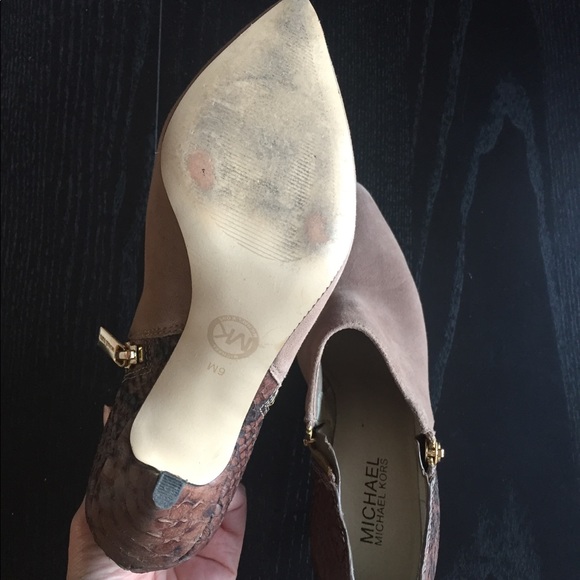 Michael Kors size 6 heel shoe. Three times wore. - Picture 6 of 6